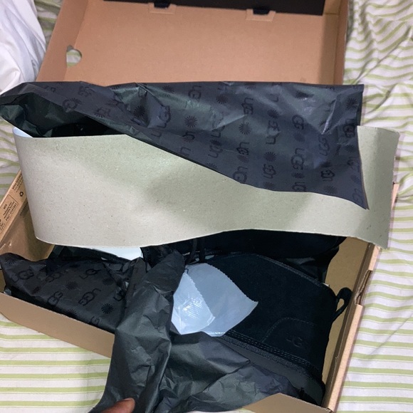 (With Receipt) Never worn brand new Black mens uggs